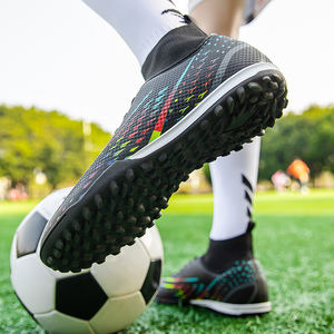 بيع بالجملة موضة مضادة للانزلاق نمط جديد للرياضة في الهواء الطلق الرجال ارتفاع خفيفة الوزن للماء أحذية كرة القدم - Product Image 4