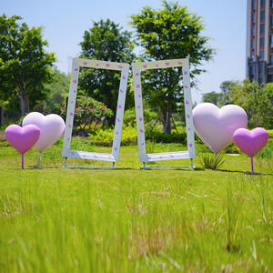 Escultura de Fibra de Vidrio Moderna y Ecológica con Marco de Corazón para Fotos de Celebridades de Internet, para Exteriores, Personalizable - Product Image 3