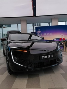 Gran Venta 2024 Changan Avatr 12 Sedán Eléctrico RWD con Tres Láser, Rango de 650 a 700 Km - Product Image 3