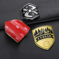 Badge métallique personnalisé du fabricant, en alliage de zinc émaillé, plaqué or creux, emblème logo souvenir 14e anniversaire