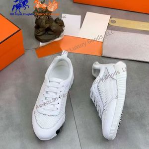 Zapatillas informales de caña baja con cordones de malla y cuero blancos para hombre para uso diario - Product Image 5