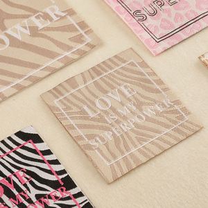 ป้ายผ้าปักลายเสือดาวสีชมพู  "ความรักคือพลังพิเศษของฉัน" สำหรับตกแต่งหรือเป็นของขวัญ - Product Image 3