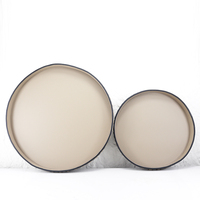 Ensemble de plateaux ronds en cuir à bords tissés, design moderne et luxueux, beige, accessoires décoratifs pour la maison, projets hôteliers, vente en gros