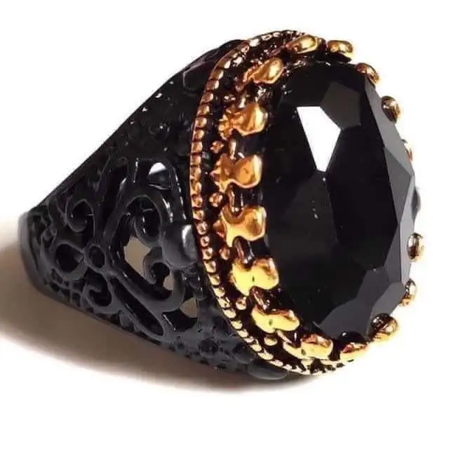 Hifive vente en gros bagues hip hop bijoux de haute qualité rétro populaire motif Punk pierre noire diamant Zircon bague pour hommes