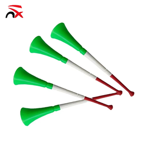 Corne de supporter en plastique avec drapeau italien, Vuvuzela pour l'encouragement des fans de football - Product Image 1