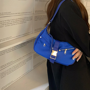 Sac à bandoulière en forme de croissant pour femmes, fermeture éclair en Nylon, couleur unie noire, Design tendance été 2022 - Product Image 4