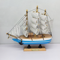 Modèle de voilier méditerranéen miniature avec base, ornement de table sur le thème de l'océan côtier pour la décoration de la maison ou du bureau