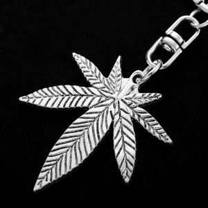 Factory Directly Sale Low MOQ Creative Maple Leaf <b>Key</b> <b>Chains</b> for Men and Women Car Accessories and Canada Souvenir - Product Image 2