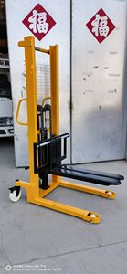 Carretilla elevadora manual hidráulica de 1 tonelada, 2 toneladas, 3 toneladas, carretillas elevadoras manuales de acero C, apilador de paletas manual, carretilla elevadora con manivela - Product Image 3