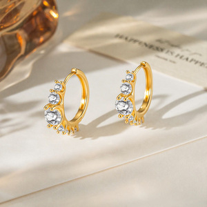 Pendientes de Aro de Oro de 14k con Diamantes Engastados en Garra, Forma Geométrica para Boda EKA-090 - Product Image 3