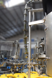 Glasflaschen-Abfüllmaschine 3-in-1 Automatische Spül-, Füll- und Verschließmaschine für Mineralwasser, <span class=keywords><strong>Bier</strong></span> und Getränkeabfüllung - Product Image 5