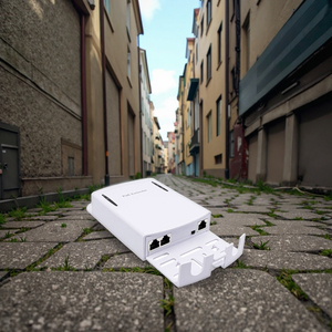 Treo tường 3 cổng 1 trong 2 out <span class=keywords><strong>PoE</strong></span> Extender kết nối không thấm nước 10/100Mbps Repeater với 4V ngoài trời cho <span class=keywords><strong>PoE</strong></span> chuyển đổi IP Camera - Product Image 1