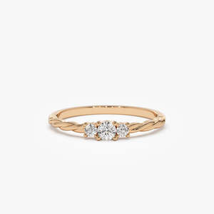 Anillo de compromiso y boda para mujer, estilo étnico trenzado, chapado en rodio, oro amarillo de 14k, con tres diamantes naturales delicados y brillantes. - Product Image 1