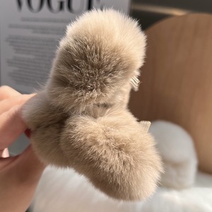 Mode mignon luxe Vintage Style lapin <span class=keywords><strong>fourrure</strong></span> pinces à cheveux tissu délicat en peluche jolie fille accessoire pour femmes en peluche pince à cheveux - Product Image 4