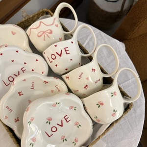 Tasses en céramique irrégulières faites à la main de style coréen et assiette en céramique en forme de fleur – Ensemble de tasses et d'assiettes pour le thé de l'après-midi - Product Image 2