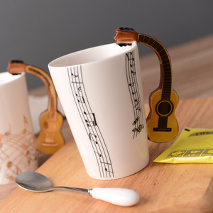 Hot Sale Modern Creative Music Acoustic Guitar Ceramic Coffee Milk Mug Two Tone Color Embossed Portable Durable Family Breakfast - Product Image 2