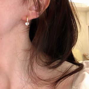 Pendientes de <span class=keywords><strong>Clip</strong></span> de Aleación de Circonio Ultra Brillantes Estilo Coreano, Nuevos, Modernos, Minimalistas, para Mujer, de Alta Gama, Ligeros, Lujosos, Elegantes y a la Moda - Product Image 2