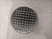 Grillage barbelé en acier inoxydable 304 multi-tailles (50mm, 75mm, 110mm) pour la protection contre les débris, les rongeurs et la corrosion, idéal pour les drains, les pelouses et les espaces extérieurs de villas.