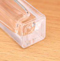 Flacon de parfum vide rechargeable en verre transparent, mini, carré, vintage, à fond épais, haut et fin, 8 ml, avec pulvérisateur à pompe, pour échantillons et diffuseurs à bâtonnets