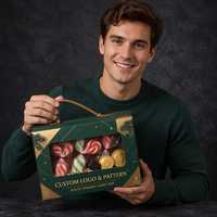 Boîte à bonbons personnalisée verte et or avec poignée en corde torsadée, fenêtre transparente et impression d'étoiles dorées pour offrir des bonbons de Noël