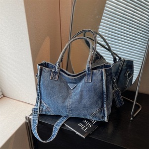 Sac fourre-tout spacieux pour le trajet quotidien Printemps 2026, sac à bandoulière en cuir huilé de qualité supérieure avec <span class=keywords><strong>boucle</strong></span> de <span class=keywords><strong>ceinture</strong></span>, design de niche - Product Image 1