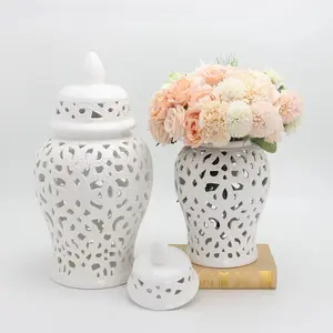 Stile di lusso europeo decorazione per la casa grande bianco intagliato vaso in ceramica barattolo di zenzero con coperchio per matrimonio centrotavola