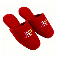 Chaussons d'intérieur en velours rouge doux et luxueux, unisexes, avec logo personnalisé brodé, pour la maison