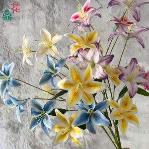 Lys en soie artificiels, fleurs rondes pour décoration murale de mariage, fabriqués en Chine, en plastique gaufré façon os - Product Image 1