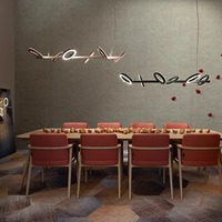 Table de bar moderne et minimaliste, suspension au plafond en aluminium avec éclairage LED long, lustre d'art design à intensité variable, 3 ans