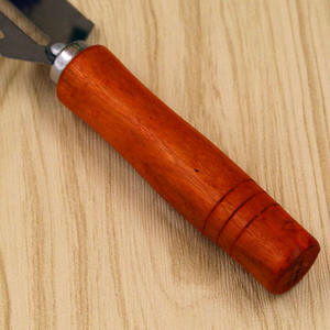 Grande râpe quatre-en-un en acier inoxydable avec manche en bois, éplucheur de pommes et de fruits multifonctionnel pour la cuisine. - Product Image 2