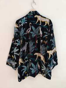 Bata Kimono de Terciopelo con Estampado de Animales de la Selva Negra para Mujer, Cuello en V, Mangas Largas, Invierno, Casual, Lujosa, Lavable a Máquina - Product Image 3