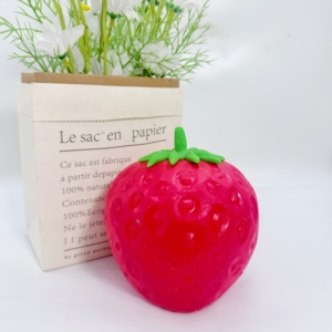 Jouet anti-stress en forme de fraise surdimensionnée, durable, en plastique TPR et EVA, pour filles et tous les groupes d'âge - Product Image 5