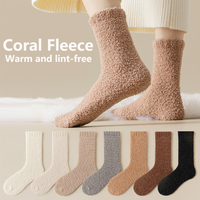 Chaussons chauds et agréables de couleur unie pour la maison Chaussettes pelucheuses en peluche douce Cadeau de Noël Chaussettes en velours corail