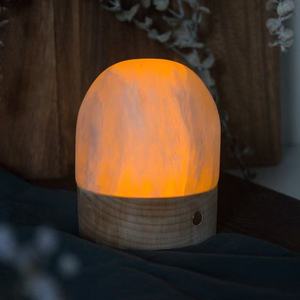 Dôme en pierre de sélénite naturelle sur base ronde en bois, veilleuse créant une lueur atmosphérique parfaite - Product Image 2