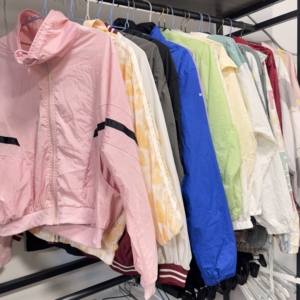 <span class=keywords><strong>Ropa</strong></span> Deportiva de Esquí de <span class=keywords><strong>Segunda</strong></span> <span class=keywords><strong>Mano</strong></span>, Chaqueta Deportiva de <span class=keywords><strong>Segunda</strong></span> <span class=keywords><strong>Mano</strong></span>, Calidad Grado A, Precio de Fábrica por Fardo, <span class=keywords><strong>Ropa</strong></span> Usada - Product Image 2