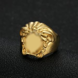 <span class=keywords><strong>Bague</strong></span> en or ton or sculptée en relief rétro artisanale glamour pour hommes, bijoux de mode rétro pour les fêtes - Product Image 2