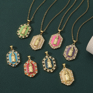 Collar KOMI con Colgante de la Virgen María en Oro de 18K con Circonitas Cúbicas y Esmalte Dorado, Collar con Medalla Milagrosa - Product Image 1