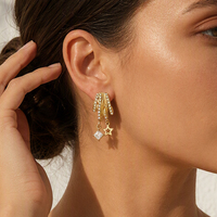 Boucles d'oreilles pendantes SA Jewelry en acier inoxydable plaqué or 18 carats, motif coquillage en forme de croix, sertissage clos de zircon, tendance et haut de gamme