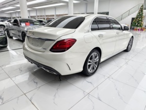 <span class=keywords><strong>Precio</strong></span> con Gran Descuento, <span class=keywords><strong>Mercedes</strong></span> C200L 2019, Sedán de Lujo, Volante a la Izquierda, Interior Oscuro en Cuero, Características de Seguridad Avanzadas, Diseño Moderno - Product Image 2