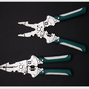 Alicates Pelacables Multifunción para Electricistas con Funciones de Crimpado, Corte y Llave, Diseño Plegable para Fácil Almacenamiento - Product Image 2
