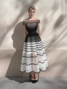 <span class=keywords><strong>Robe</strong></span> en maille à dégradé <span class=keywords><strong>noir</strong></span> et blanc, design vietnamien tendance Bettergirl 2025 - Product Image 4