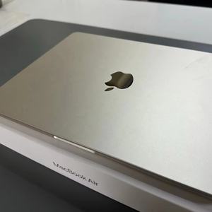 MaKBook Air 13 XT3CH/A M3 8 Go 256 Go 13,6 Pouces 8 Cœurs Graphiques Ordinateur Portable avec Reconnaissance d'Empreintes Digitales et Clavier Rétroéclairé - Product Image 4