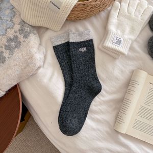 Calzini Personalizzati Confortevoli (Tessuto a Coste) - Stile con Accenti a Contrasto per Amanti della Casa e Lavoratori d'Ufficio - Product Image 6