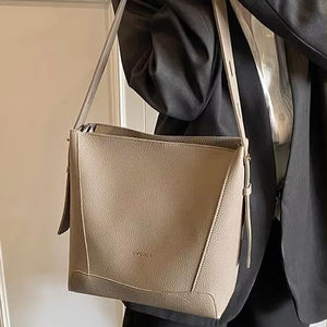 Nouvel arrivage d'usine Sac seau pour femmes de grande capacité Designer Sac de luxe en cuir souple Le sac à bandoulière pour femmes le plus vendu - Product Image 2