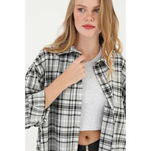 Chemise en flanelle à carreaux pour femmes, noire, boutonnée, style simple, à porter au quotidien - Product Image 2