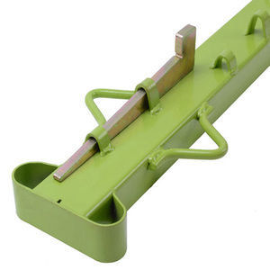 Serre-câble robuste en acier galvanisé pour poteaux de clôture électrique, idéal pour l'installation de clôtures agricoles et de treillis métalliques - Product Image 6