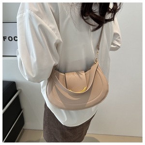 Sac bandoulière diagonale pour femme, grande capacité, sangle réglable, fermeture à bouton, texture raffinée, élégant, en PU - Product Image 5