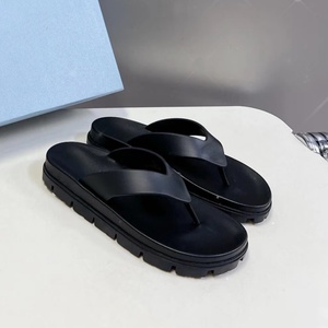 รองเท้าดีไซเนอร์คุณภาพสูงสำหรับผู้หญิง รองเท้าส้นเตี้ยสีดำ รองเท้าแตะลำลองสำหรับผู้ชาย รองเท้าแตะแฟชั่นดีไซเนอร์ รองเท้าแตะชายหาด - Product Image 1