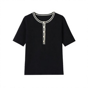 Camiseta Negra de Manga Corta para Mujer, Cuello Redondo, Tejida, Lisa, Casual, con Botones al Frente, Corte Regular - Product Image 2