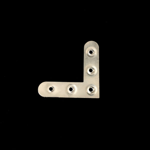 Soporte de hierro en ángulo recto de 90 grados para fijación de mesas y sillas, en forma de L, color plateado - Product Image 1